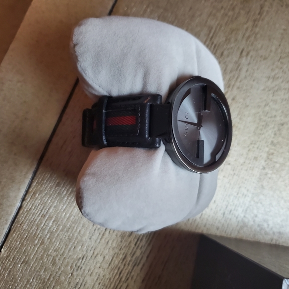 Authentic 100% 42mm Gucci interlocking G watch - Picture 3 of 6
